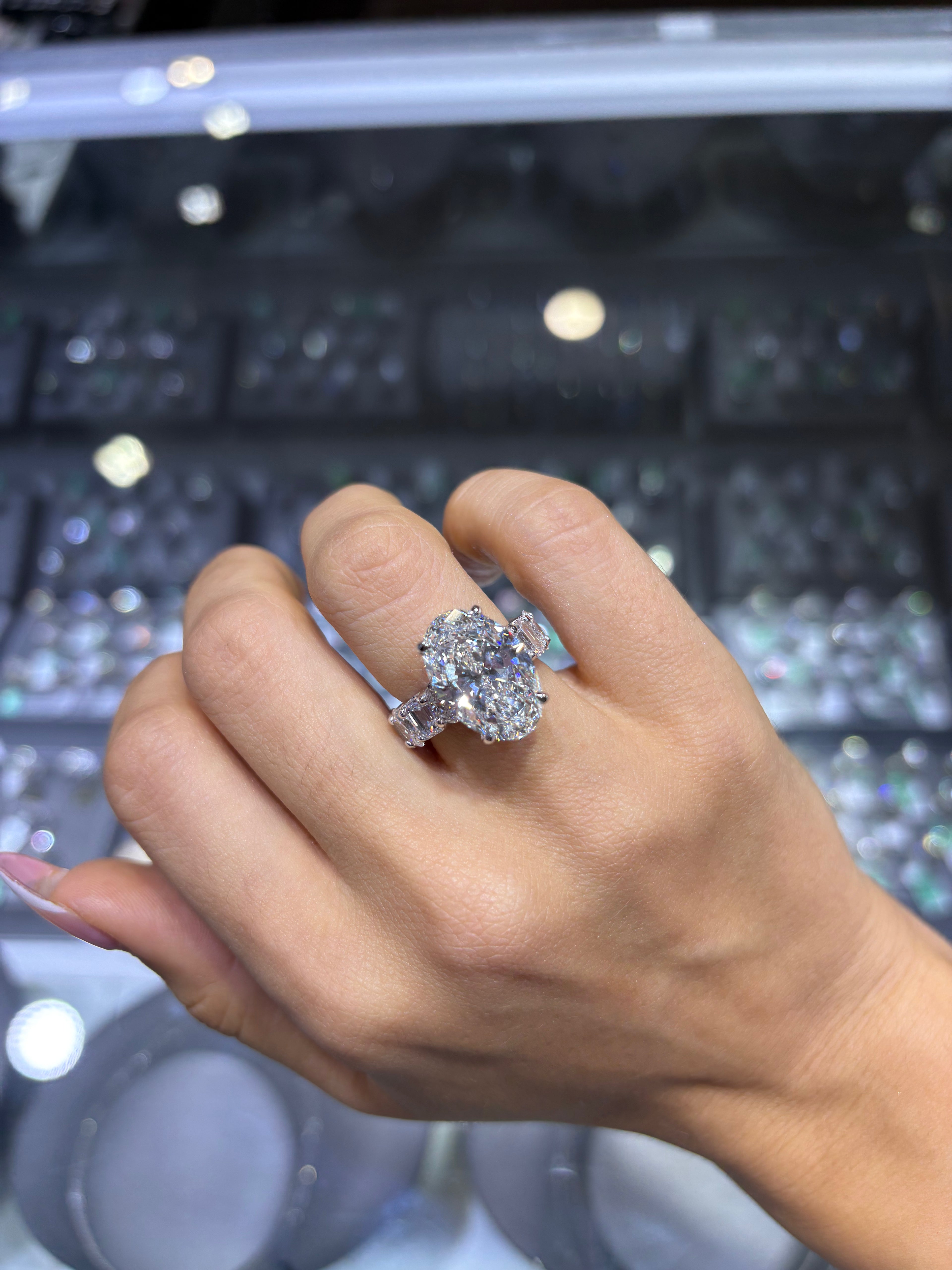 12.60 CT DIAMOND RING • 9.60 CT CENTER • G VVS2 • IGI CERTIFICATE