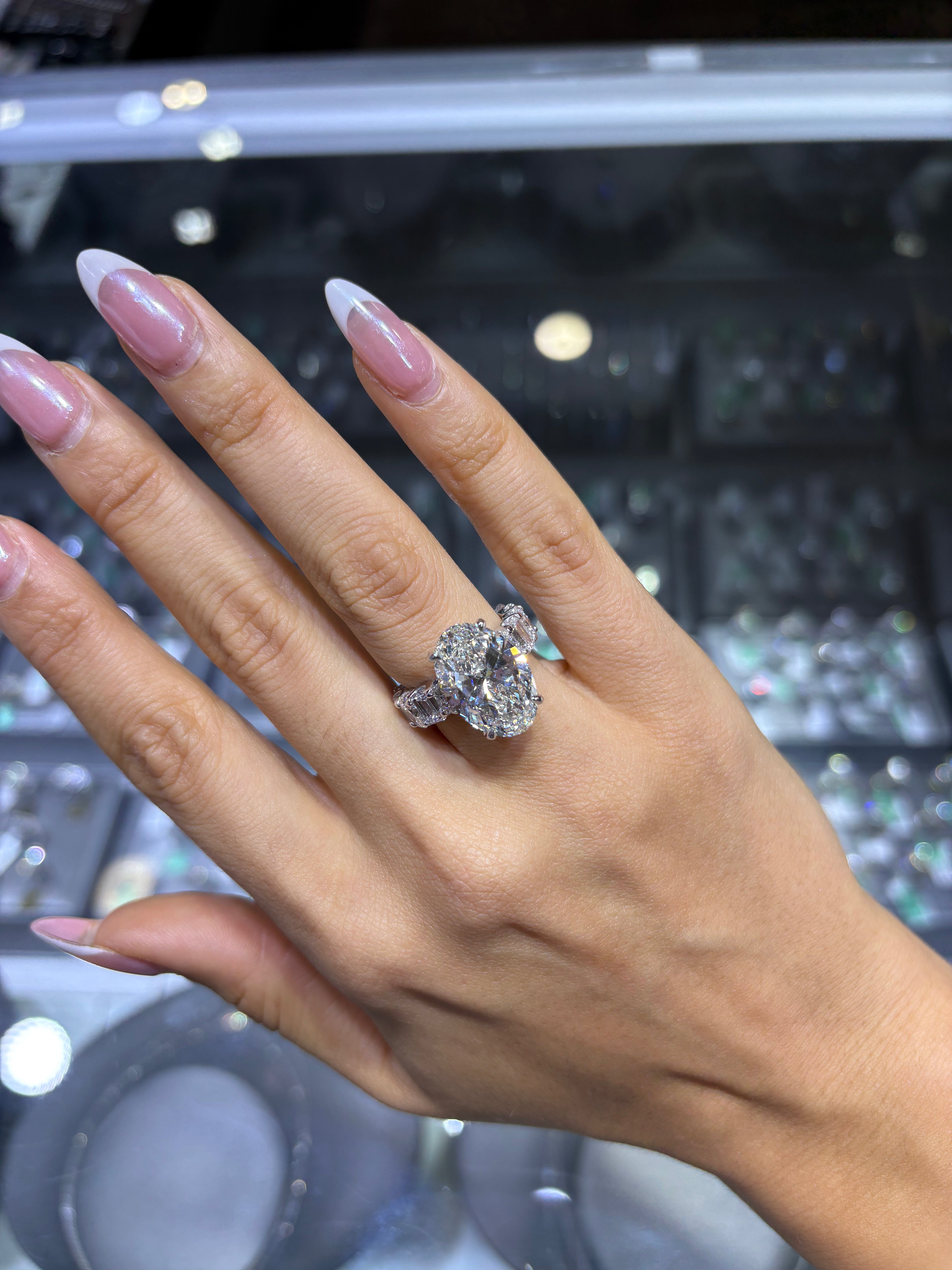 12.60 CT DIAMOND RING • 9.60 CT CENTER • G VVS2 • IGI CERTIFICATE