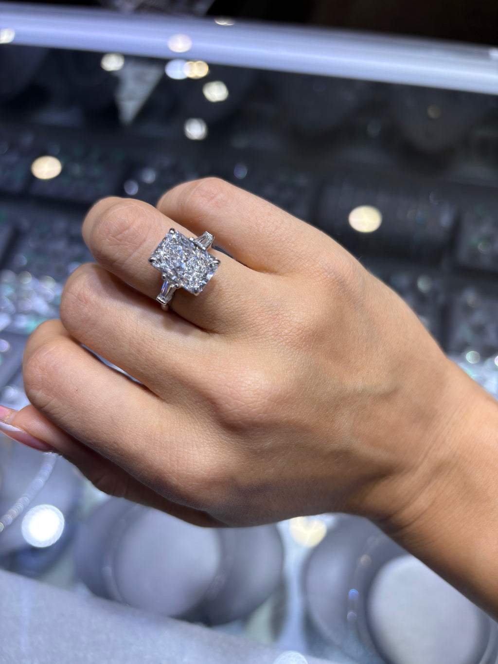 7.06 CT LAB DIAMOND RADIANT CUT RING • 6.06 CT CENTER • 14K GOLD • F VS1 • IGI CERTIFIED