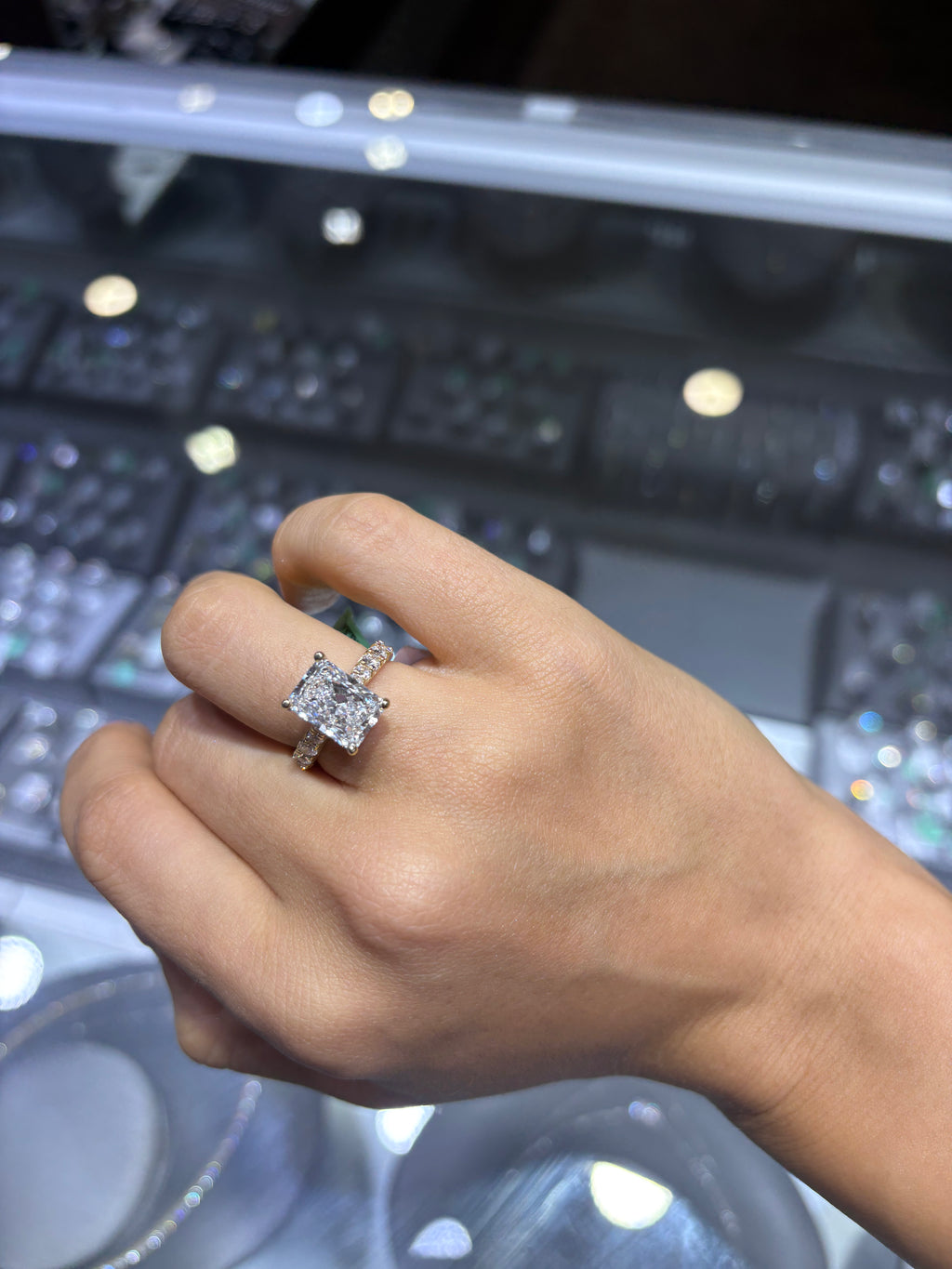 4.86 CT RADIANT BRILLIANT LAB DIAMOND RING • 4.07 CT CENTER • E COLOR • VS1 • IGI CERTIFICATE INCLUDED