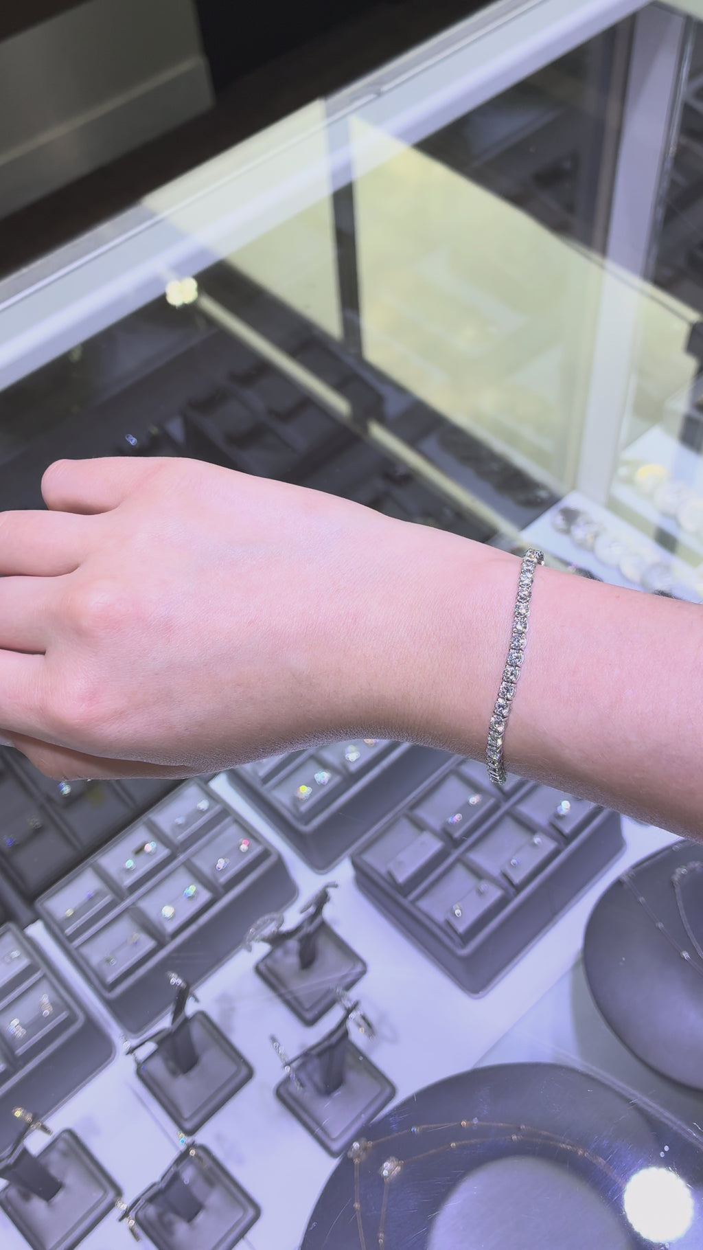 14K White Gold Tennis Bracelet • Non-IGI Certified • 7 Carat Total Weight • Round Stones